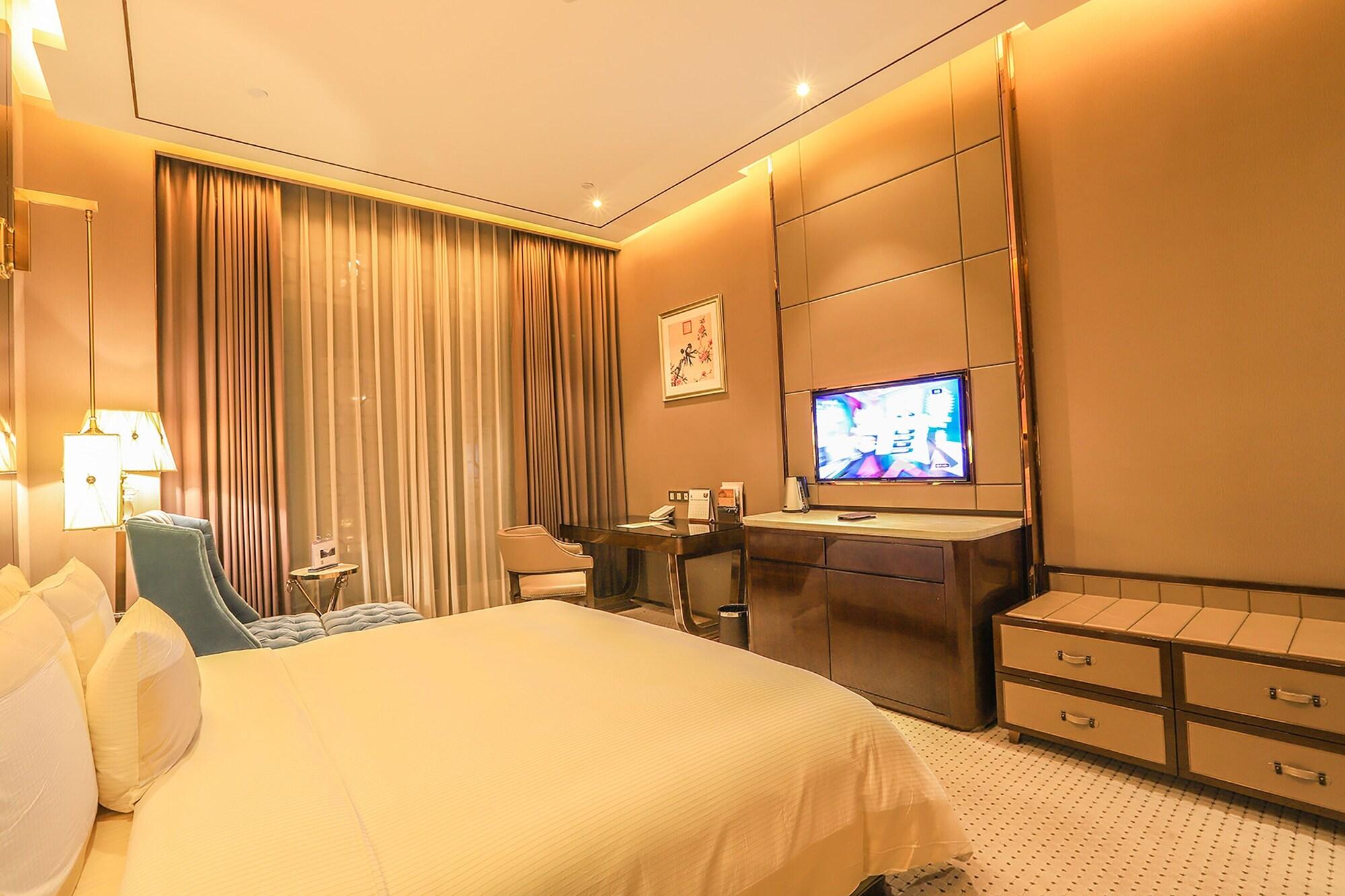 Royal Garden Hotel Shanghai-Free Shuttle To And From Disney & Pvg & Close Metro Line2 Easy To Sha New Expo Exterior photo
