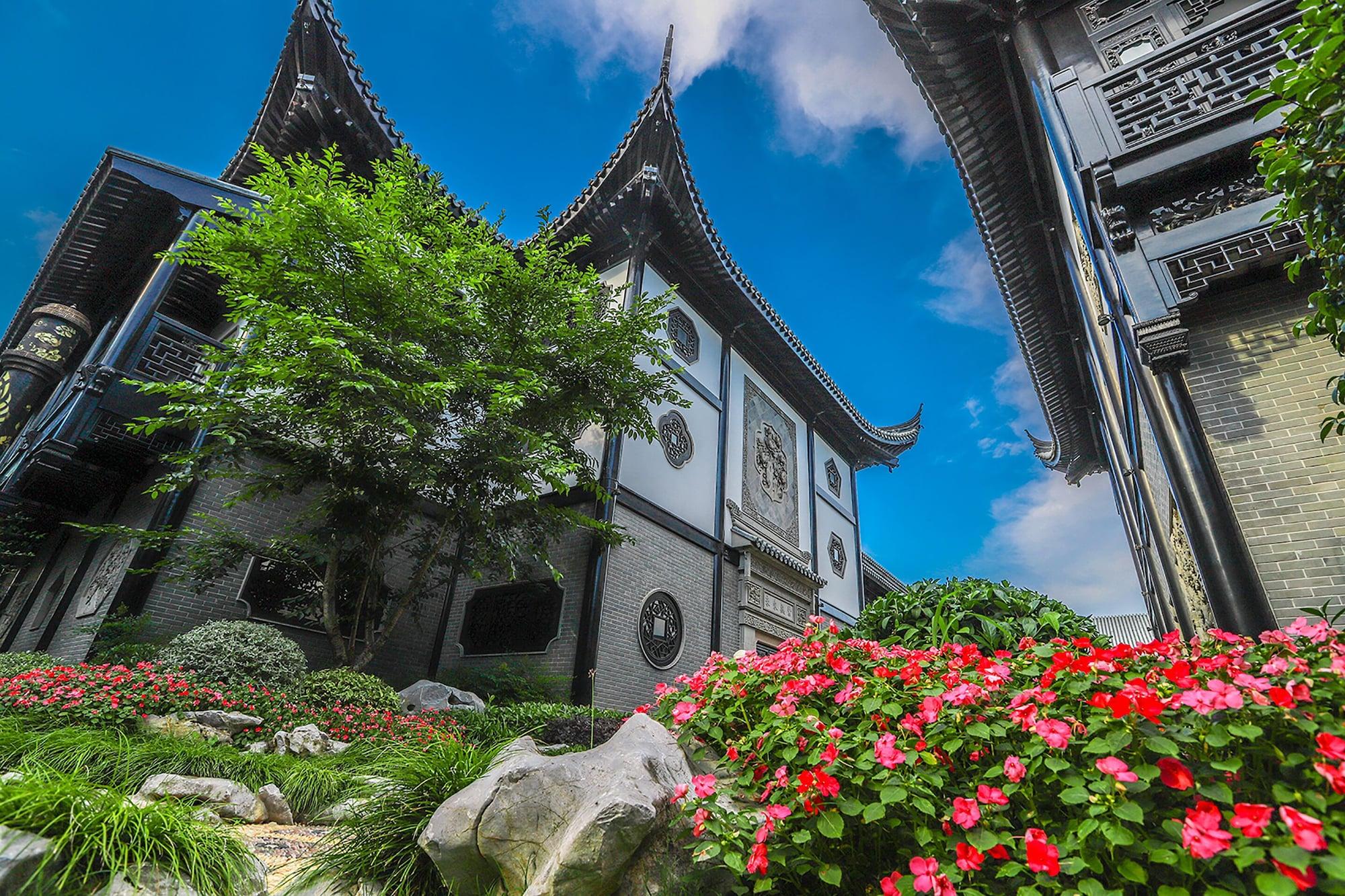 Royal Garden Hotel Shanghai-Free Shuttle To And From Disney & Pvg & Close Metro Line2 Easy To Sha New Expo Exterior photo