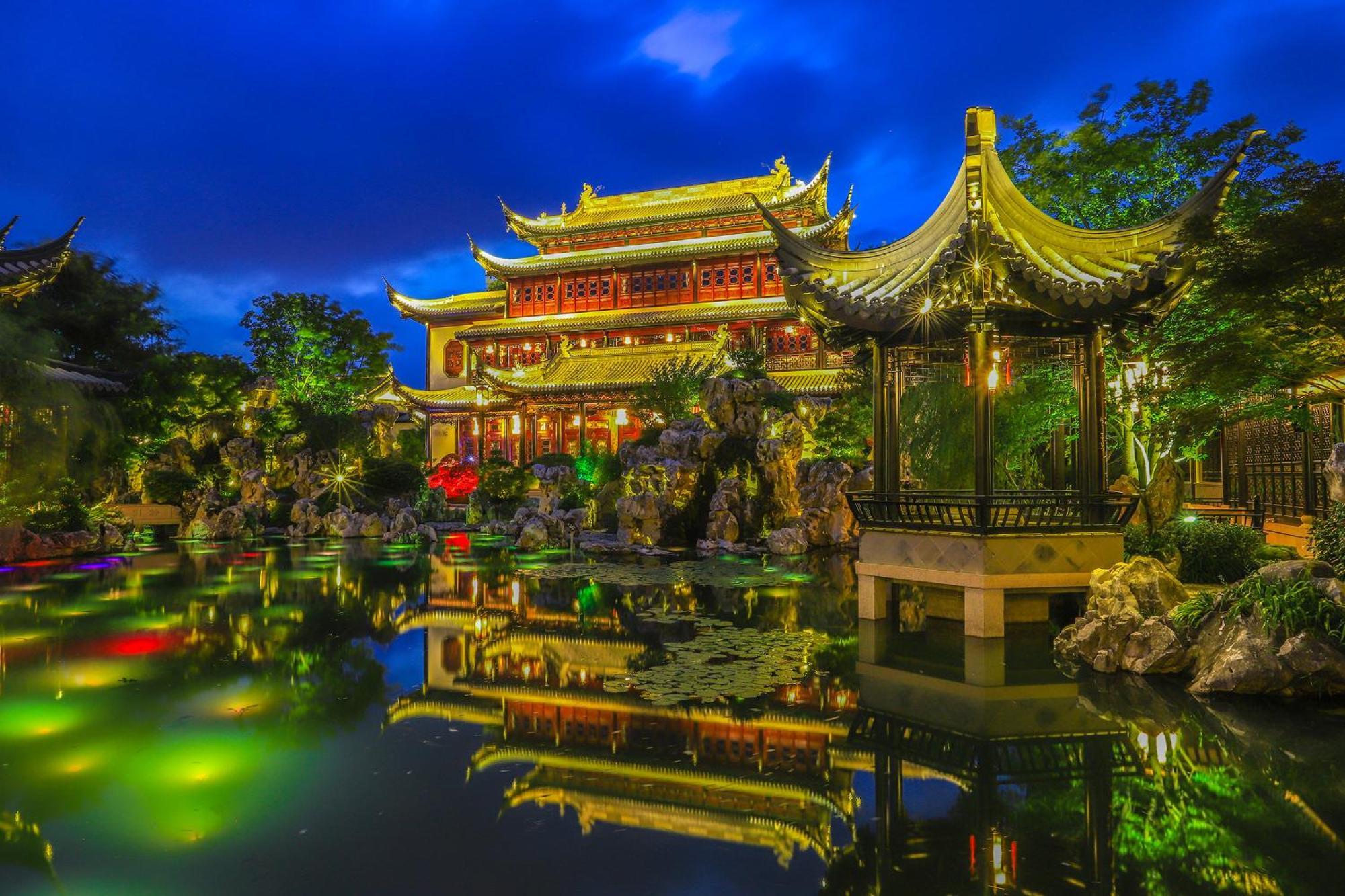Royal Garden Hotel Shanghai-Free Shuttle To And From Disney & Pvg & Close Metro Line2 Easy To Sha New Expo Exterior photo