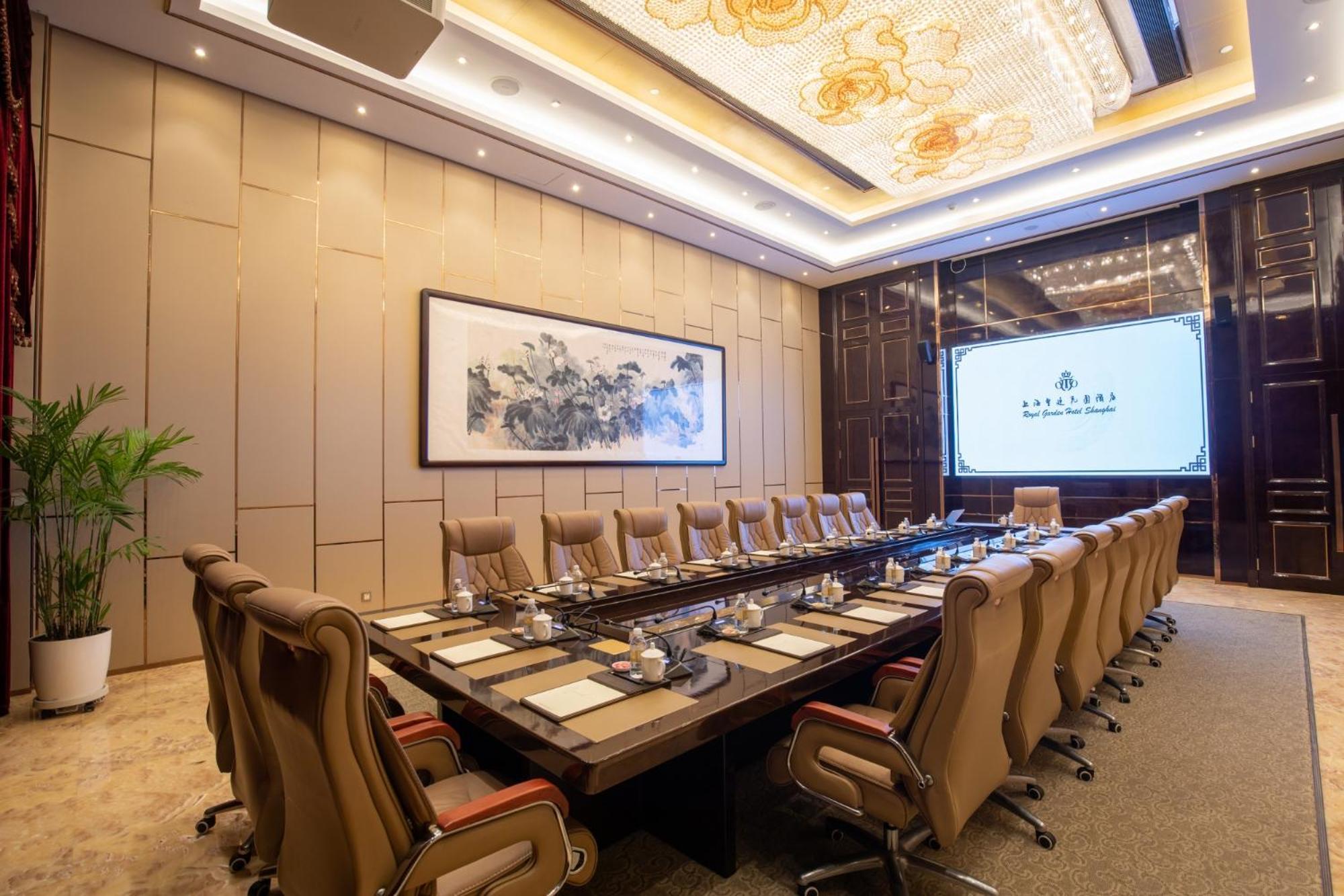 Royal Garden Hotel Shanghai-Free Shuttle To And From Disney & Pvg & Close Metro Line2 Easy To Sha New Expo Exterior photo