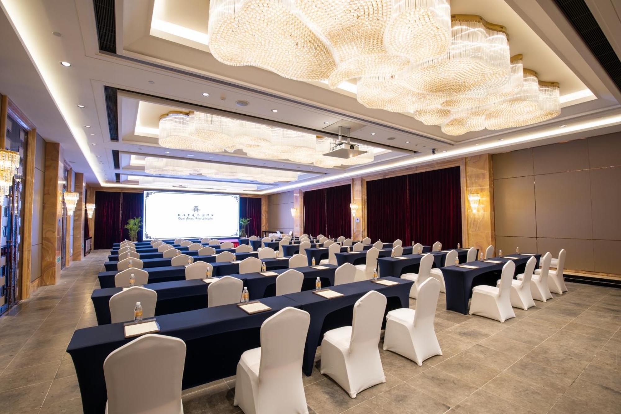 Royal Garden Hotel Shanghai-Free Shuttle To And From Disney & Pvg & Close Metro Line2 Easy To Sha New Expo Exterior photo