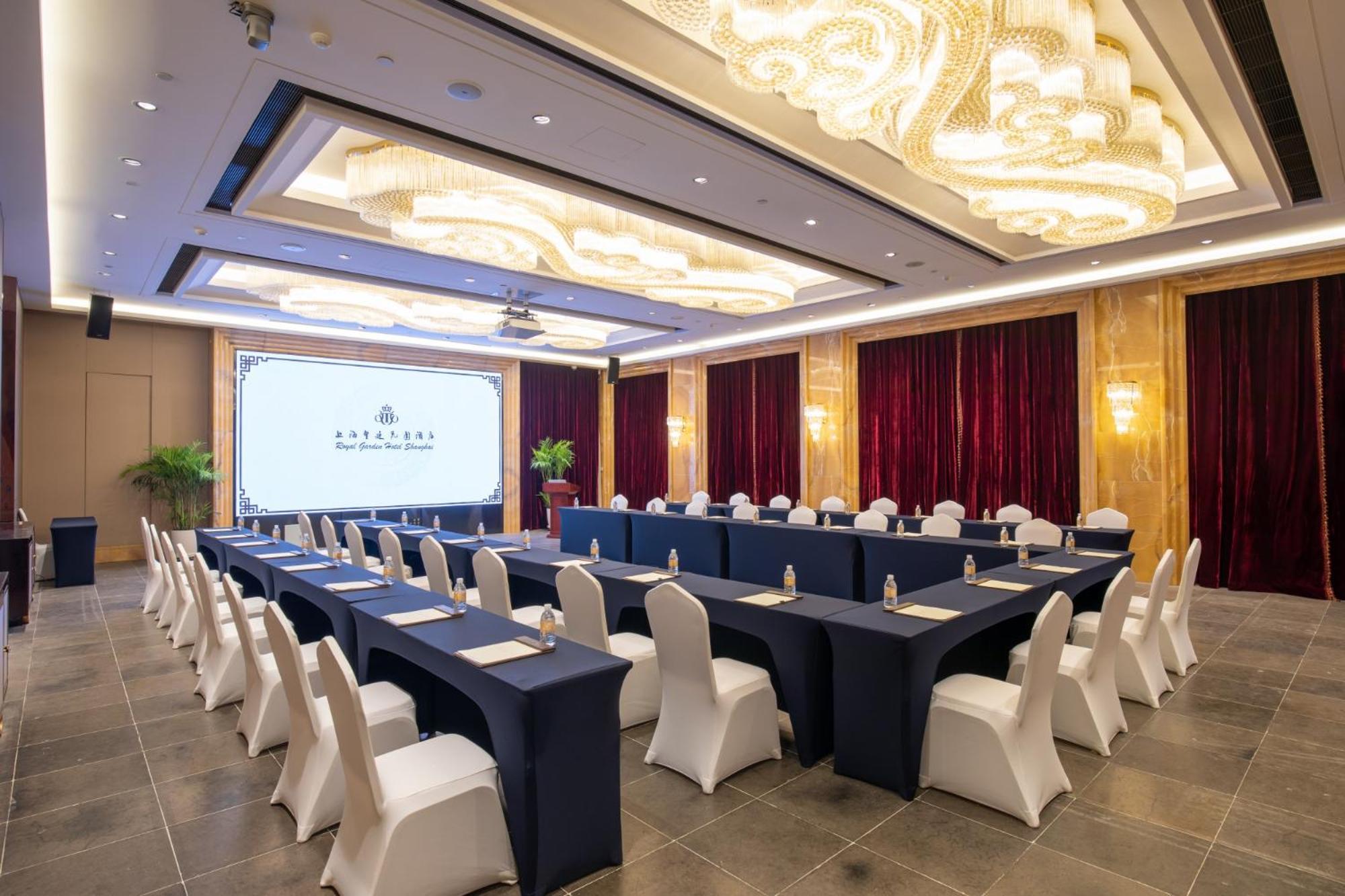 Royal Garden Hotel Shanghai-Free Shuttle To And From Disney & Pvg & Close Metro Line2 Easy To Sha New Expo Exterior photo