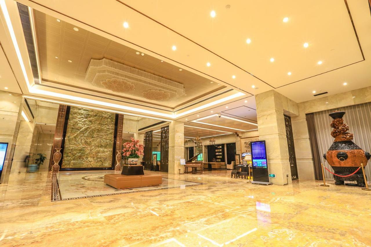 Royal Garden Hotel Shanghai-Free Shuttle To And From Disney & Pvg & Close Metro Line2 Easy To Sha New Expo Exterior photo